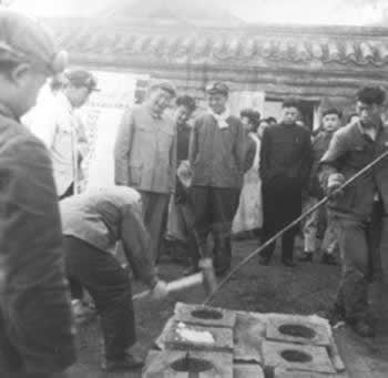 毛泽东逝世(todayonhistory.com)