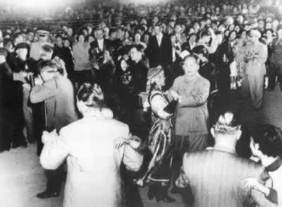 毛泽东逝世(todayonhistory.com)
