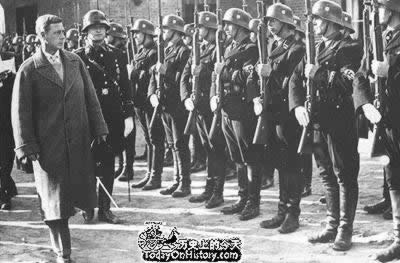 温莎公爵结婚(TodayOnHistory.com)