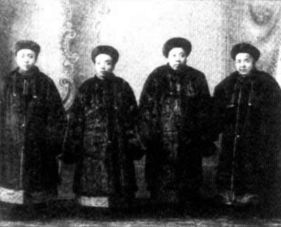 邹容著作《革命军》出版(todayonhistory.com)