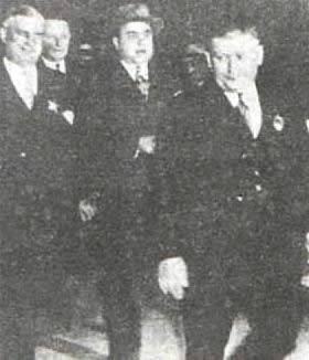 芝加哥犯罪大王卡彭入狱(TodayOnHistory.com)