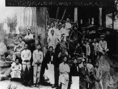 中国工人阶级第一次进行大规模政治罢工(todayonhistory.com)