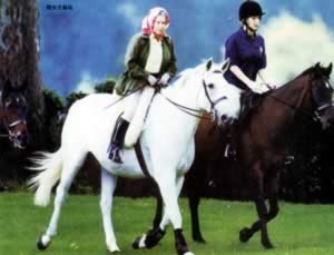 英爱德华王子与平民索菲举行世纪婚礼(todayonhistory.com)
