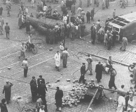 匈牙利十月事件爆发(TodayOnHistory.com)
