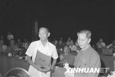 袁隆平荣获我国第一个特等发明奖(todayonhistory.com)