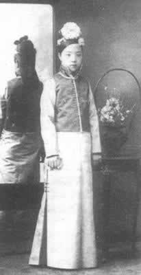 中国第一所女子学校招生(TodayOnHistory.com)