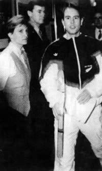 英爱德华王子与平民索菲举行世纪婚礼(todayonhistory.com)