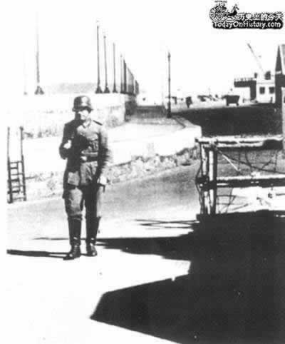 英法军队敦刻尔克大撤退结束(todayonhistory.com)