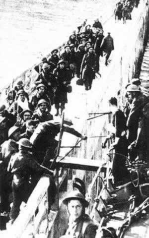 英法军队敦刻尔克大撤退结束(todayonhistory.com)