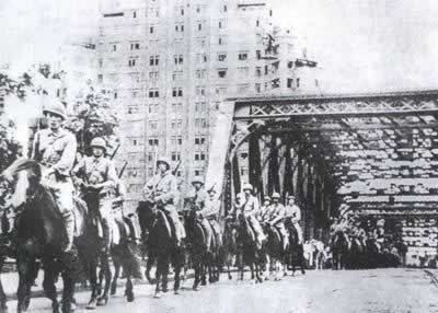 解放军发动上海战役(todayonhistory.com)