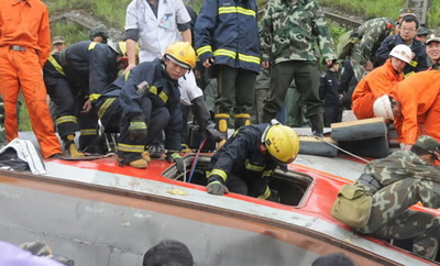 江西发生列车脱轨事故(todayonhistory.com)