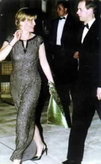 英爱德华王子与平民索菲举行世纪婚礼(todayonhistory.com)