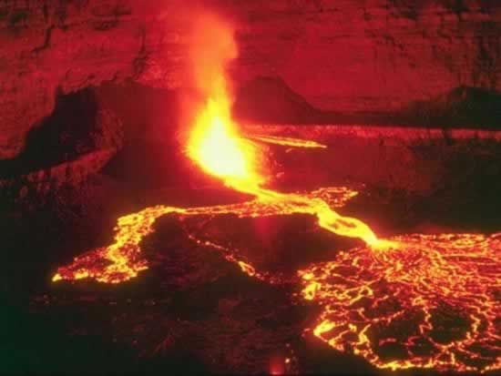 日本御岳山火山突然爆发（TodayOnHistory.com）